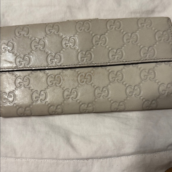 Gucci Embossed Leather Wallet with Gold Accent - Picture 2 of 6